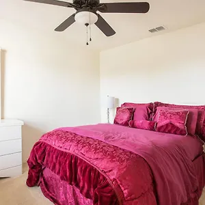 Modern 4 Bedroom House With Swimming Pool Holiday home